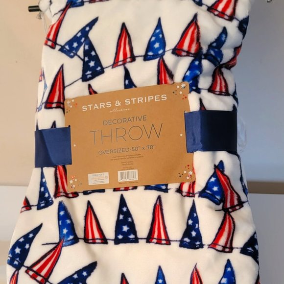 Stars & Stripes Decorative Oversized 70" x 50" Throw, NWT - Picture 2 of 5